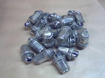 Wheel nut Toyota Hilux
