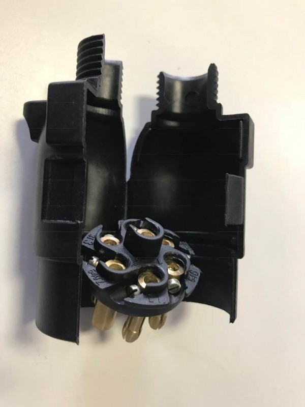 7 poles plug, screw-lock type (female)