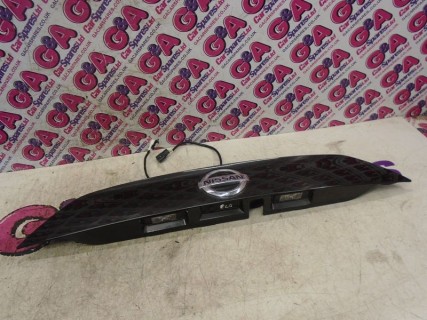BLACK NUMBER PLATE PLYNTH WITH NUMBER PLATE LIGHTS NISSAN QUASHQAI (2006-2010)