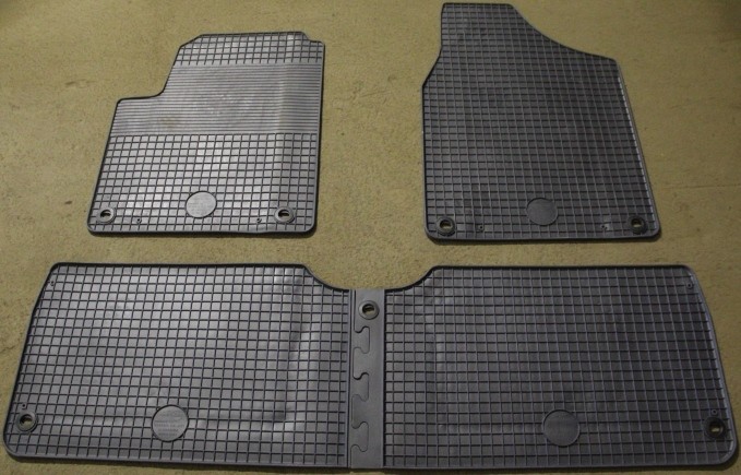 Rubber floor mat set Ford Galaxy (1995-2006)/Seat Alhambra (1995-2010)/VW Sharan (1996-2010)