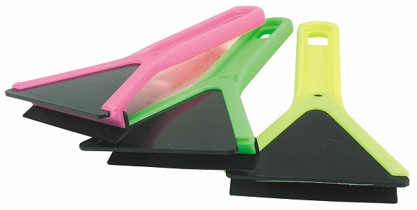 Scrapper with handle
